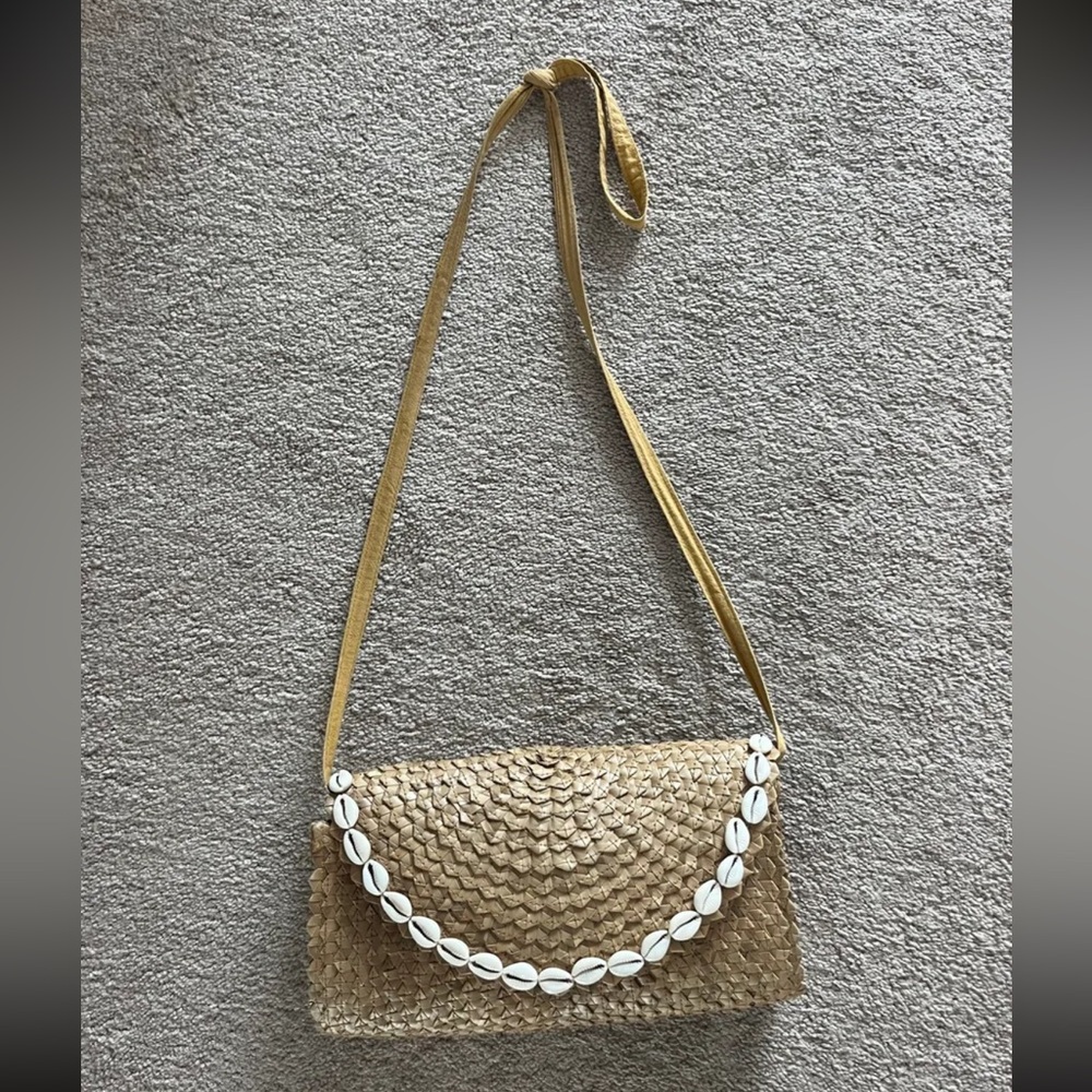 Elegant Tan Woven Shoulder Bag